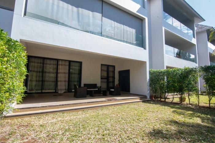 Azuri Ocean & Golf Village - Elegant 3-Bedroom Apartment with Private Garden, Beach & Pool Access in Roches Noires