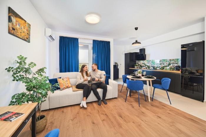 Sunset view Central Tudor apartment - by Open House