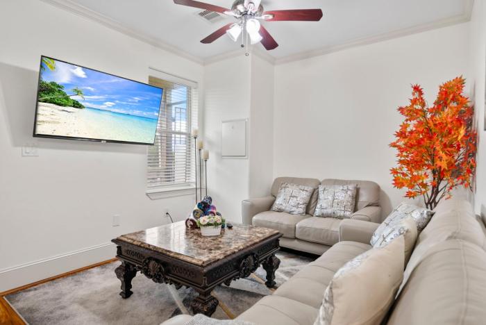 Sunny Hidden Retreat B – Ocean Town Gem