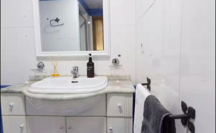 Habitación con baño compartido en Alicante 2