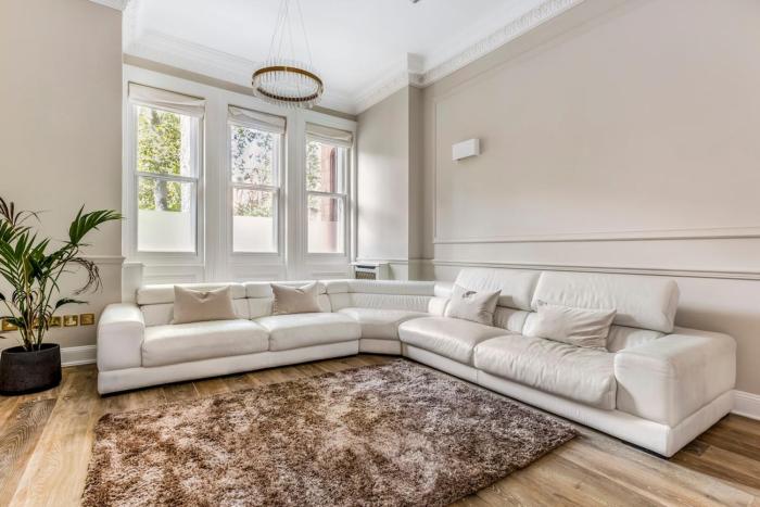 Three bedroom Duplex flat in Sloane Square w communal garden