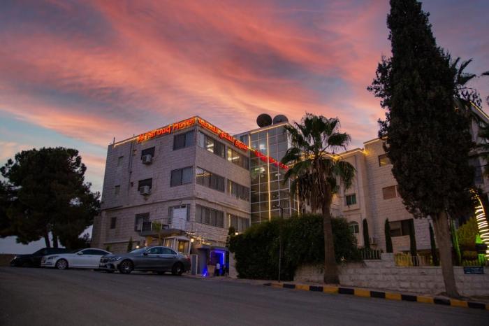 Al-Farouq Suites