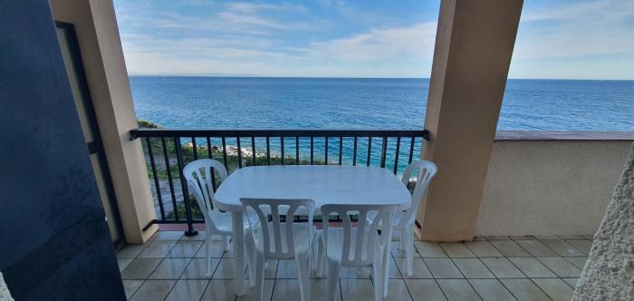 Pieds dans leau, T3, vue mer, terrasse, plage