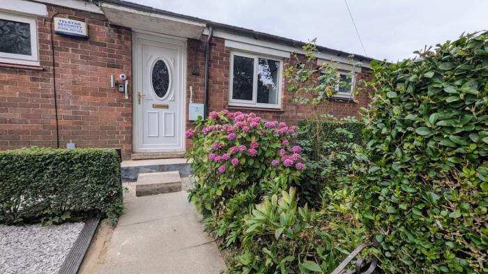 Flat, 2 Double Beds, Free Parking, Near Arena