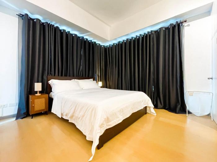 corner 1BR unit with city view Avant at The Fort BGC Taguig