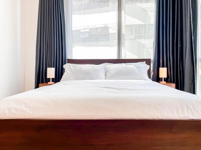 corner 1BR unit with city view Avant at The Fort