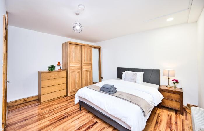 Modern 1Bed, 2 Min to Tube & DLR in London E3