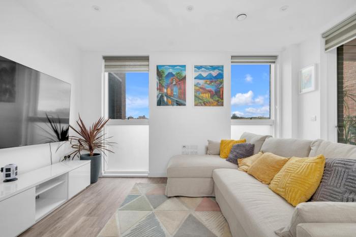 Modern 3BR Flat in Peckham, 2 Baths, Free Parking