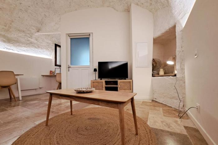 Atypical studio Old town Villeune-Loubet - BENAKEY