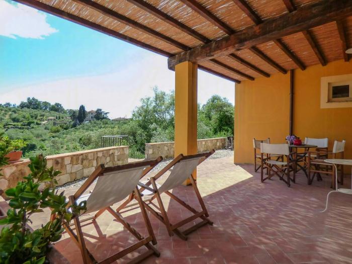 Apartment With Terrace And Pool Near Lucca