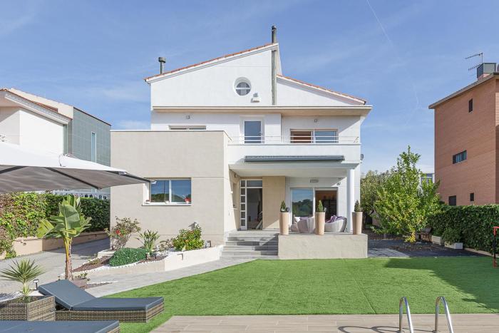 Fantástica casa en alquiler con piscina en Vilanova i la Geltrú