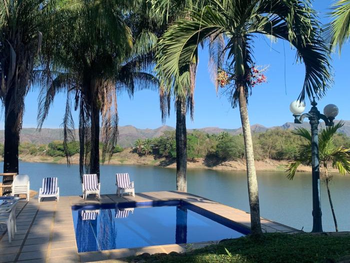 Las Palmas - Espectacular casa a borde de lago con piscina