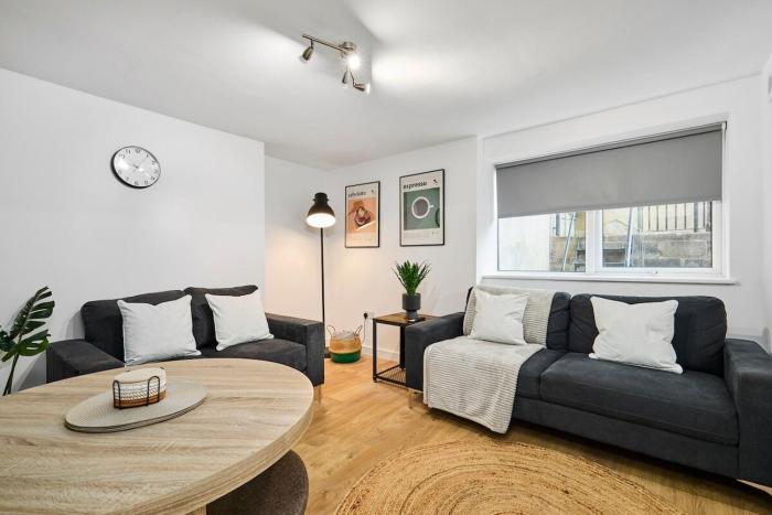 Luxury Lower-Level Two Bed Apt