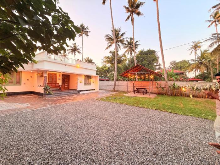 Elora cliff 3 bhk private entire cozy villa with kitchen on varkala cliff