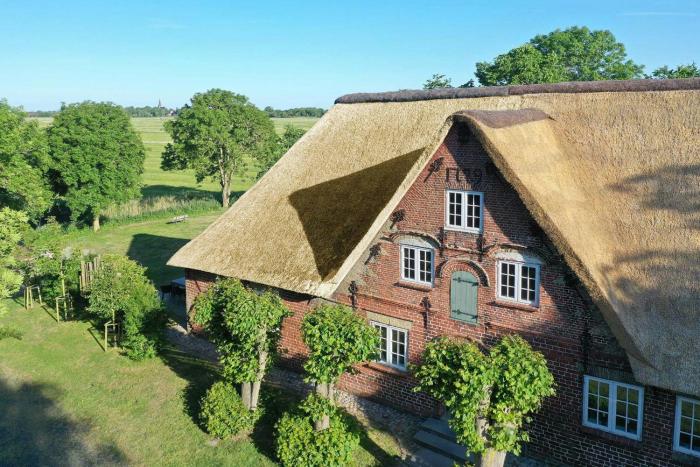 Historic Farmhouse With Moat On Eiderstedt