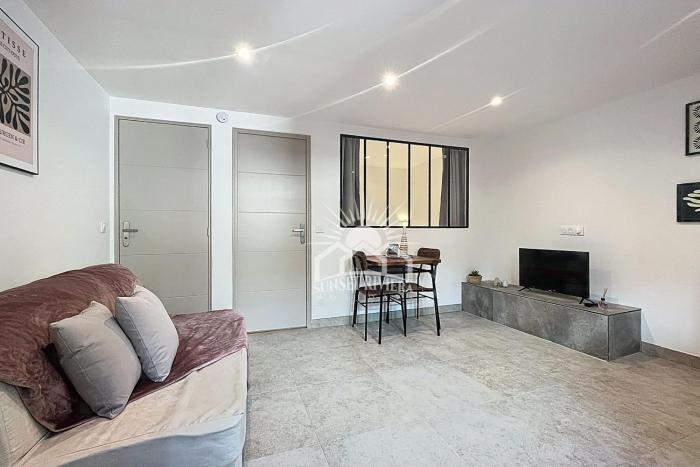 THE LAVENDER NEST I For 3 By Sunset