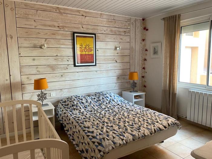 Bel Appartement Face à la mer, au RDC dune maison en cours de classement meublé, 4 couchages, WIFI, PORTIRAGNES PLAGE LXBFM26