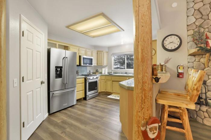 Modern Relaxation at Castle Glen Gem Big Bear Lake