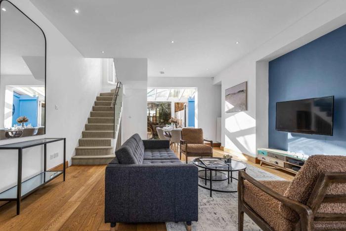 Beautiful 3-Bedroom House with Garden and Rooftop Retreat