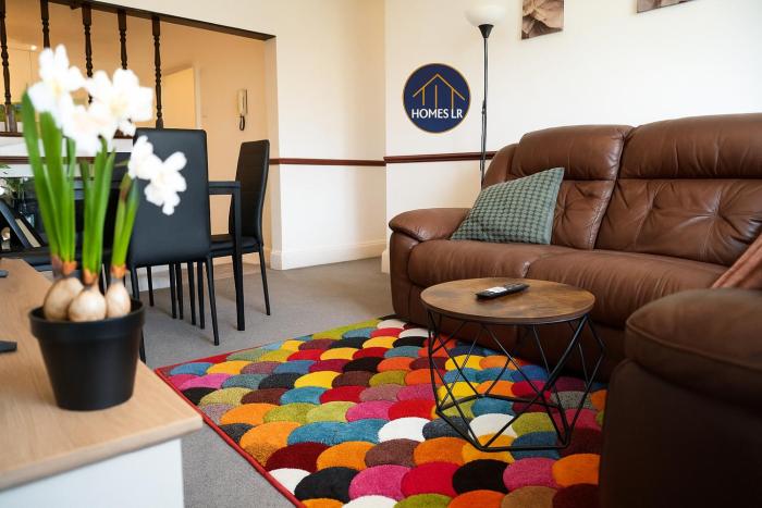 Shoebury Lodge near Sea front with Free onsite Parking