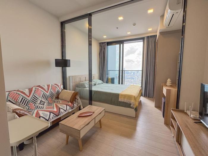 47fl Skyview with Balcony Pool Gym 200m from MRT