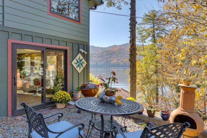 Casa Alcoa Mtn-View Apt Over Santeetlah Lake!