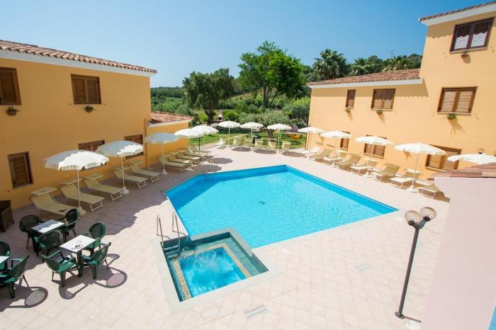 Residence con piscina a Sos Alinos