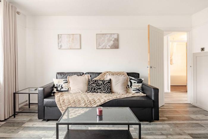 Stylish 2-Bedroom Apartment! Long-Term Stay