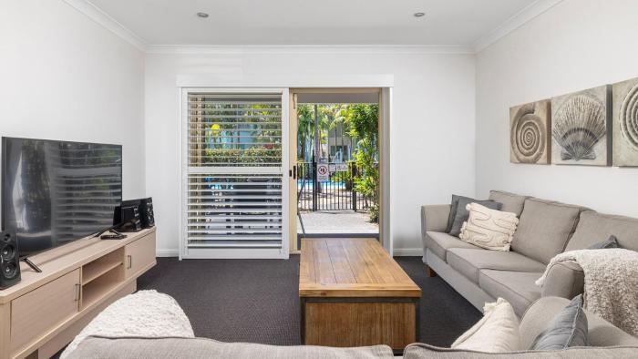 Oaks Pacific Blue Pool spa more in complex