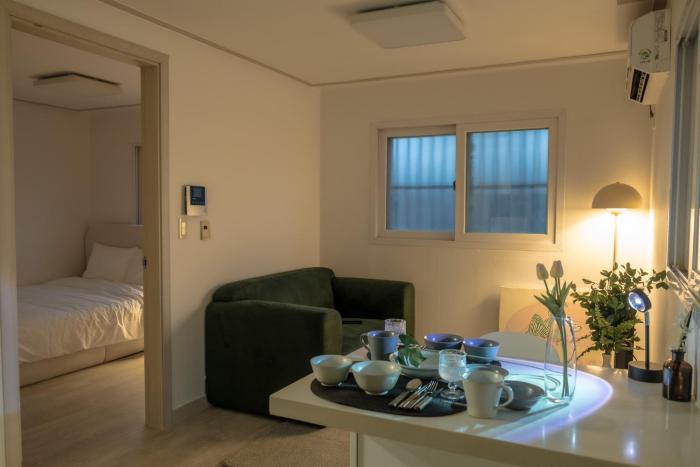 UnoHouse Jamsil - Compact Comfortable Queen Suite