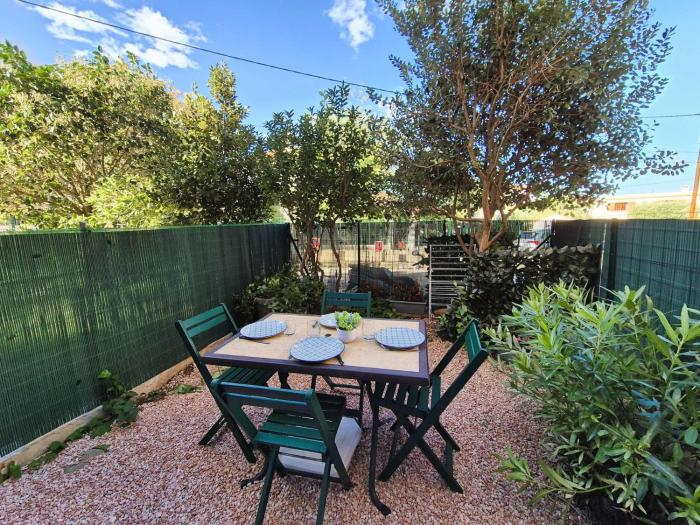 Studio rez de jardin,climatisation, proche de la mer, parking..