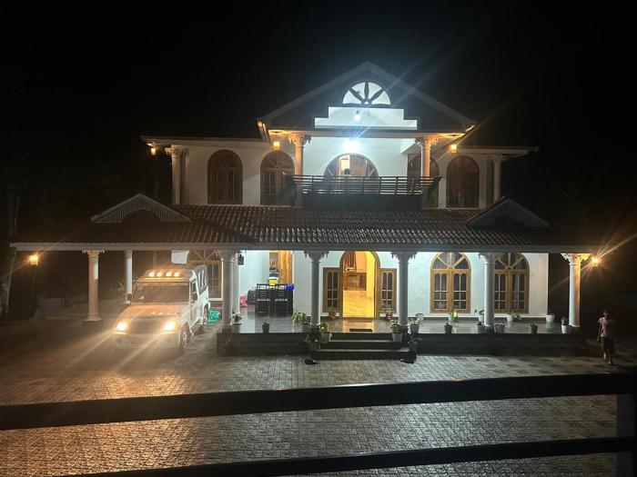 Grand Sapphire Resorts & Travels Munnar