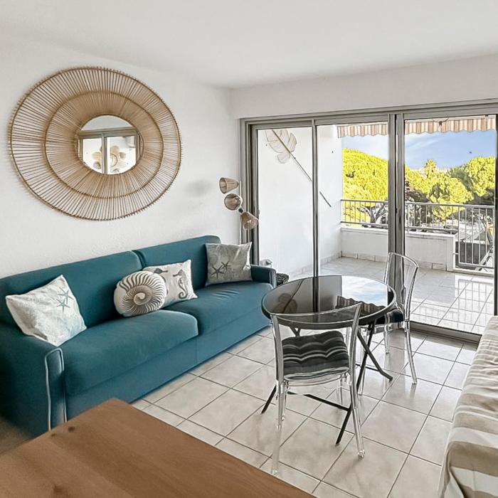 Studio vue sur mer et Îles du Levant