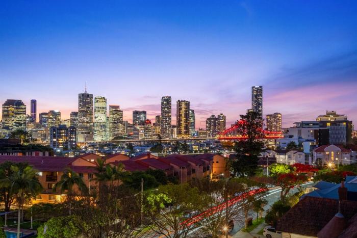 New Farm Sophisticated Retro - 3Bed-1Bath-1Car-Views