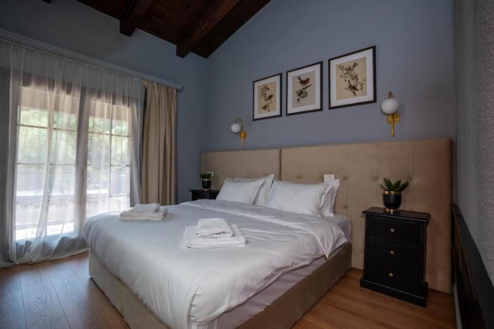 Deluxe Double Room by MANAGR