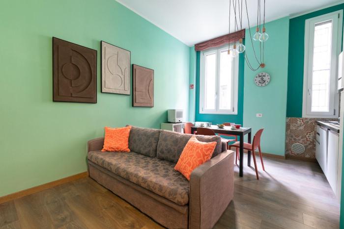 Bilocale moderno Isola-Garibaldi, 4 posti, WiFi veloce, Metro a 2 minuti