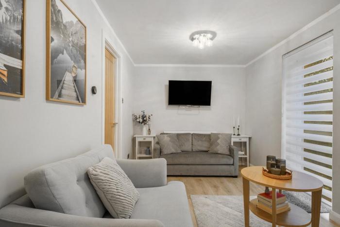 Milton Keynes 3BR,Stylish Home, Sleeps 5, Families Stays, Free Parking