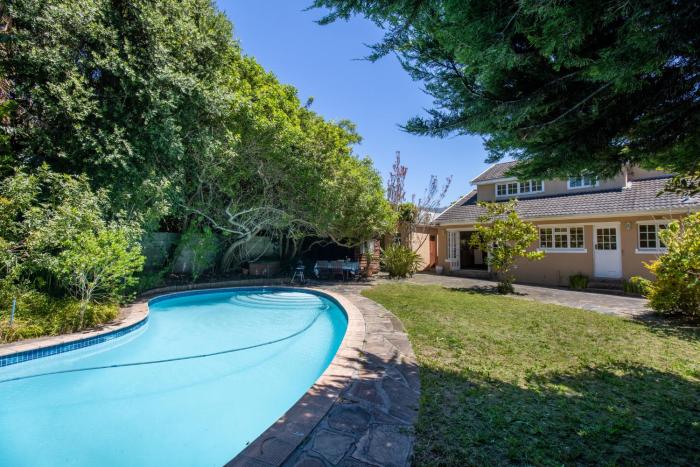 Constantia Getaway with Pool & Garden Near Wine Farms & Nature Trails