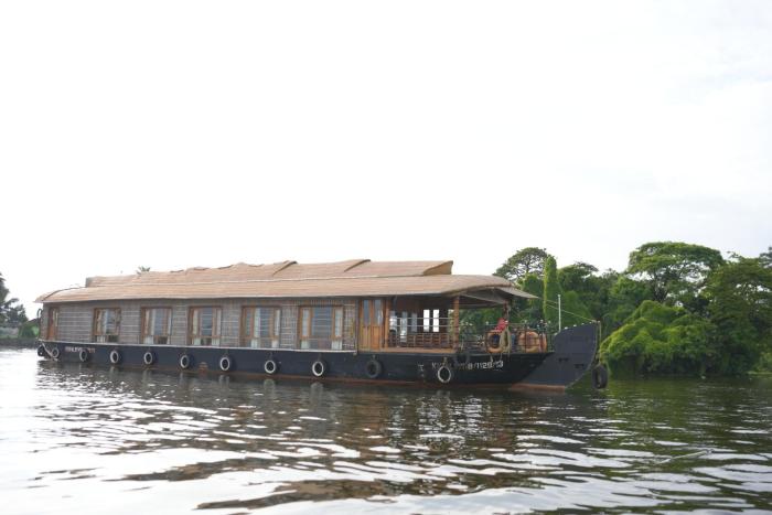 JCT Exclusive 3 Bedroom Private Houseboat withMeals