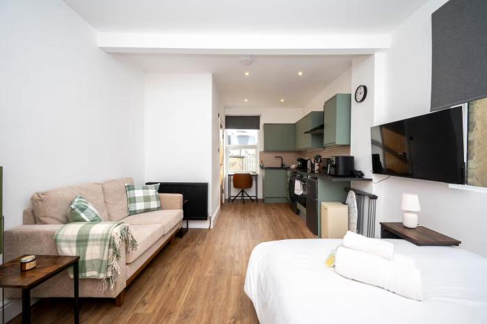 Pass the Keys The Retreat - Stylish Croydon Studio Apartment