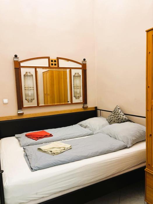 City Central Apartments next to New York Cafe