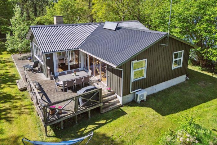 Cozy Holiday Home Near Beach And Town Life