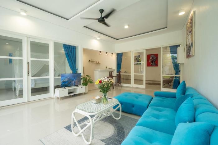 Casa Sopi - Art Villa 2BR Near Batu Belig Beach