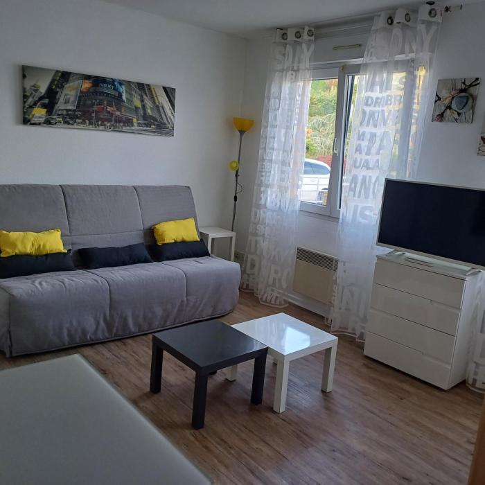 Furnished studio in city center in a quiet neighborhood