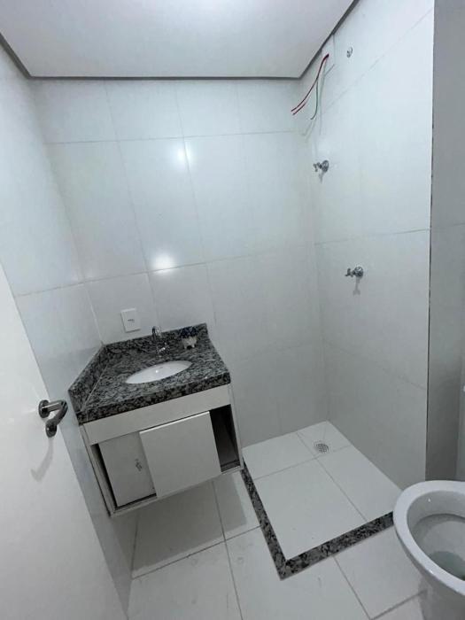 Apartamento com Piscina e Academia Compartilhados