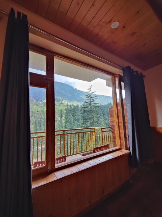 The Woodpecker Inn Jibhi