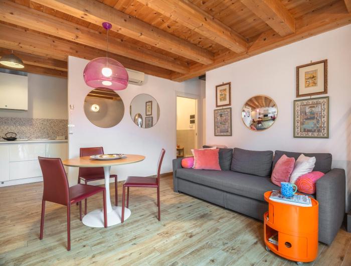 Colorful Venetian Apartment R&R