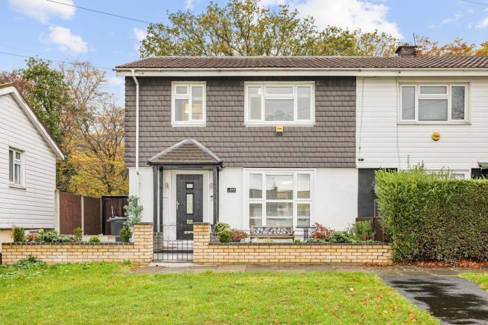 Pass the Keys Modern 3Bed Garden Parking Nr Hainault Station