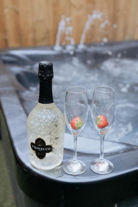 Marine Cottage 1 - With Private Hot Tub