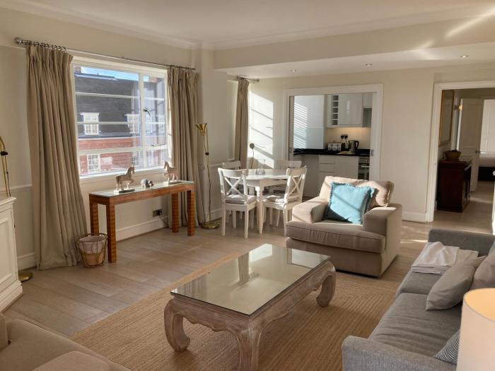 NELL GWYNN HOUSE - Luxurious and Opulent Extra Large One Bedroom Apartment